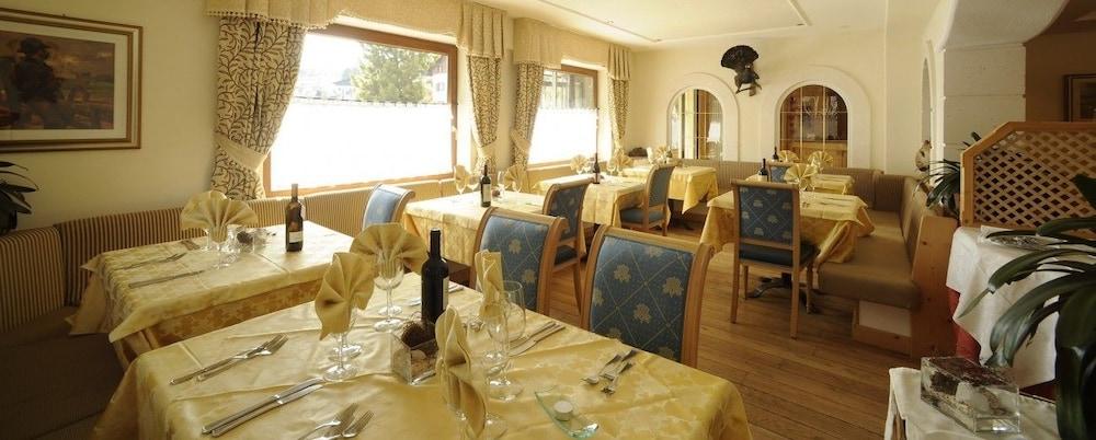 Hotel Arnika ปอซซาดิฟัซซา ภายนอก รูปภาพ