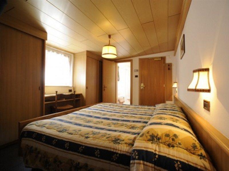 Hotel Arnika ปอซซาดิฟัซซา ภายนอก รูปภาพ