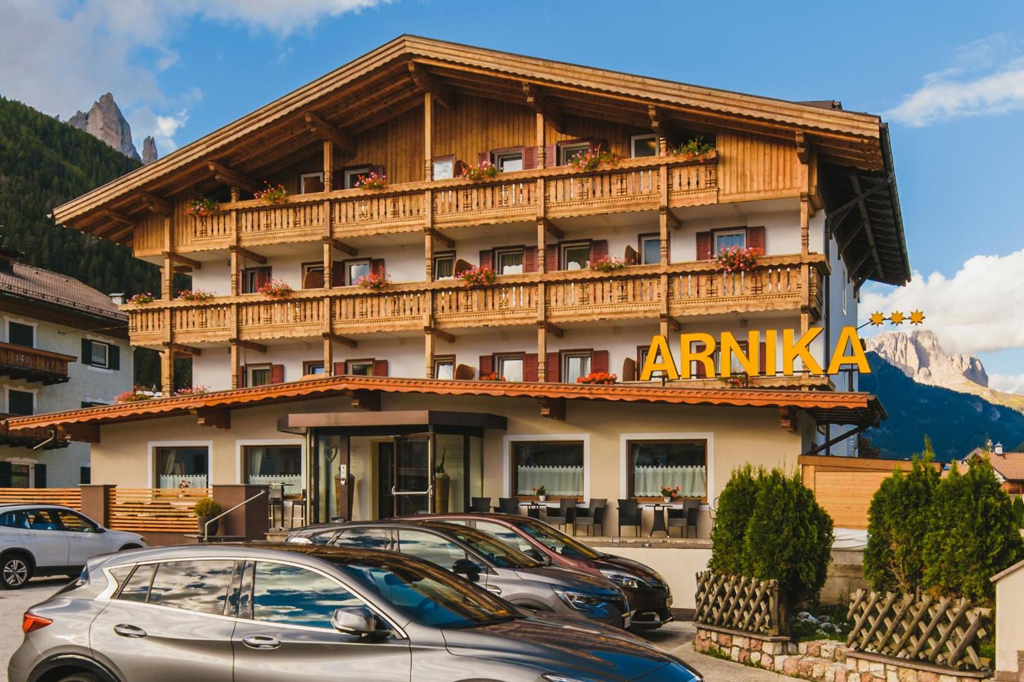 Hotel Arnika ปอซซาดิฟัซซา ภายนอก รูปภาพ
