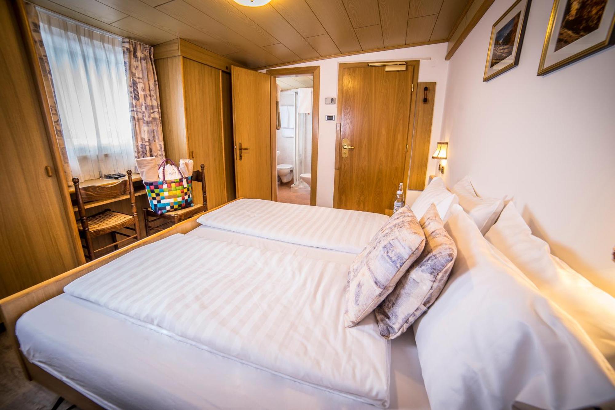 Hotel Arnika ปอซซาดิฟัซซา ภายนอก รูปภาพ