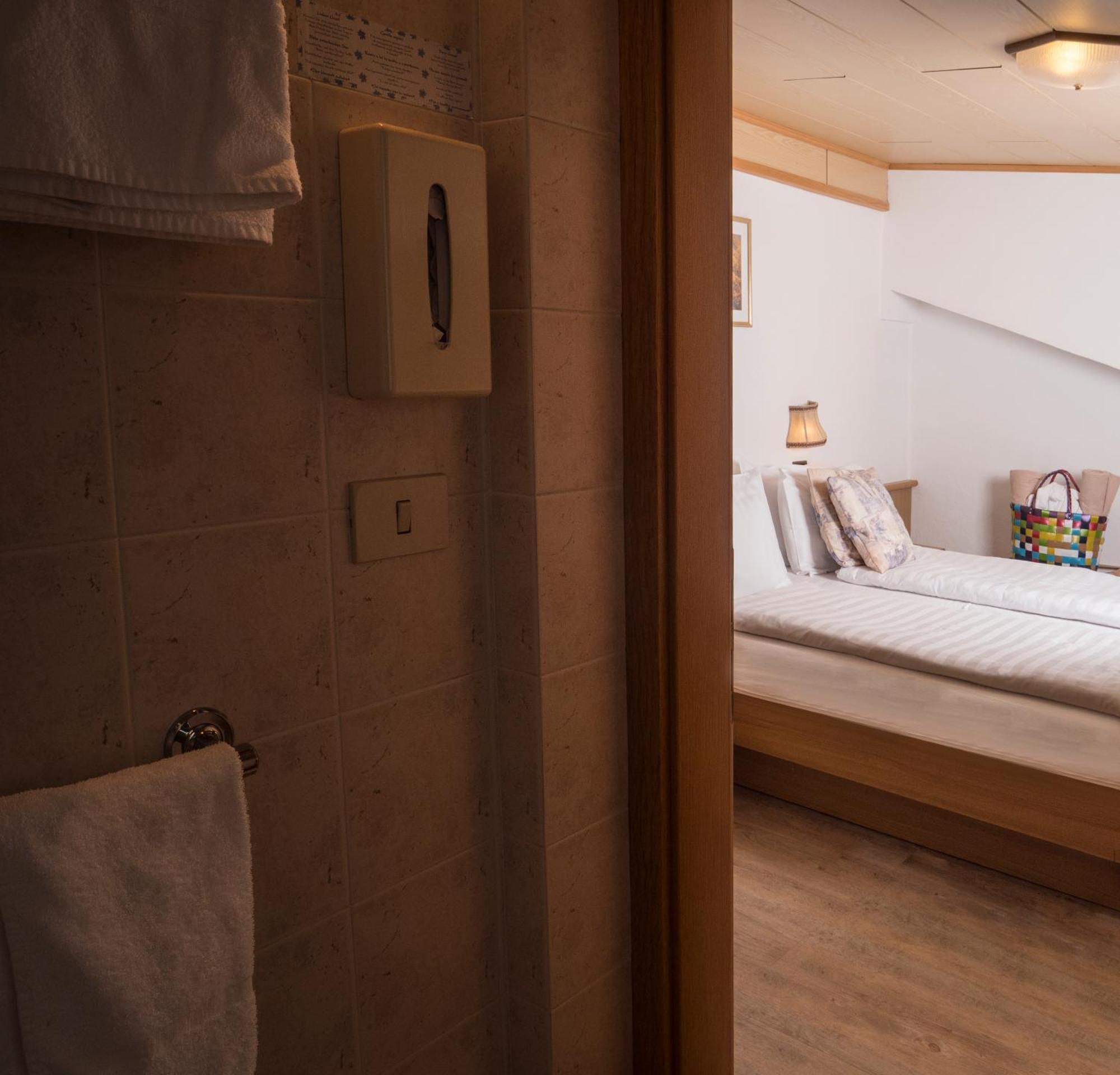 Hotel Arnika ปอซซาดิฟัซซา ภายนอก รูปภาพ