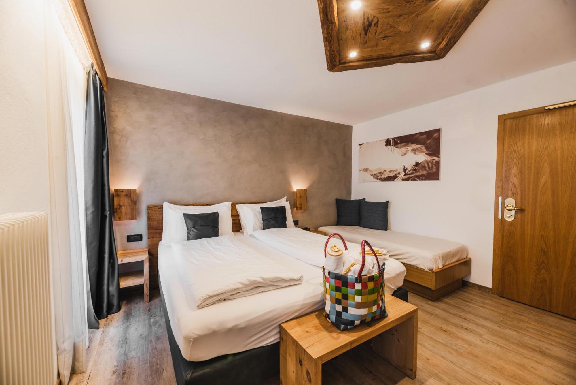 Hotel Arnika ปอซซาดิฟัซซา ภายนอก รูปภาพ