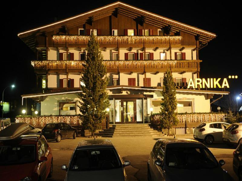 Hotel Arnika ปอซซาดิฟัซซา ภายนอก รูปภาพ