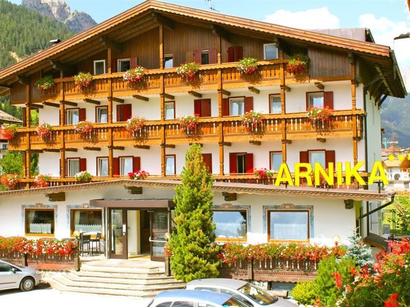 Hotel Arnika ปอซซาดิฟัซซา ภายนอก รูปภาพ